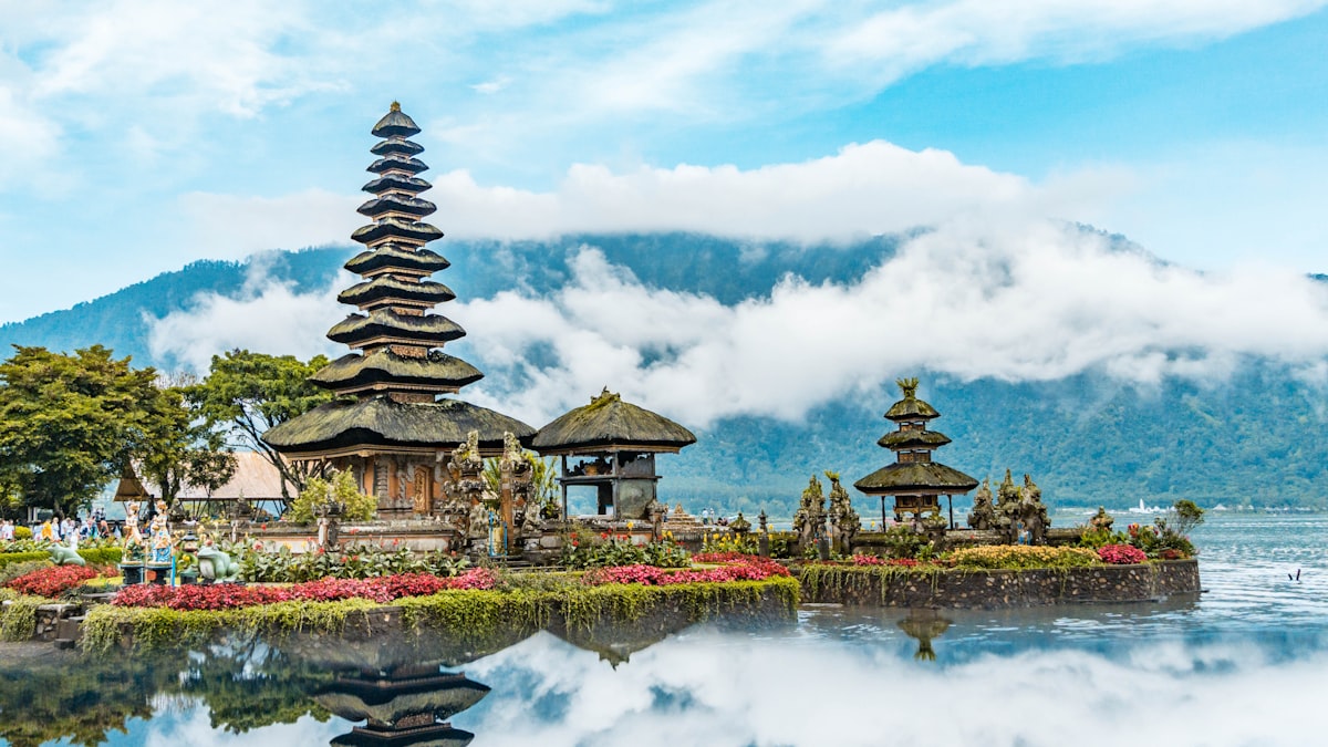 Akhir Era Turis Nakal: Bagaimana Bali Menindak Tegas Aksi Viral, Penyalahgunaan Visa, dan Pembayaran Asing di 2026